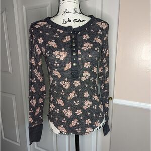 We the Free everest floral thermal